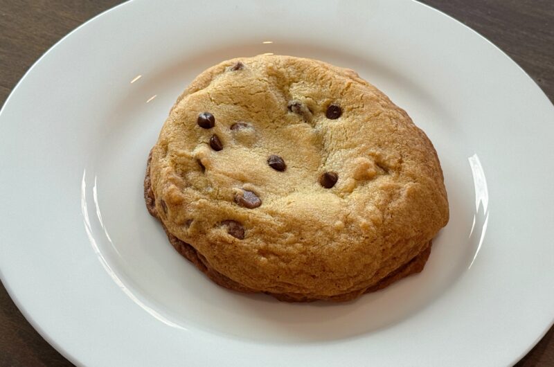 Giant Chocolate Chip Cookies