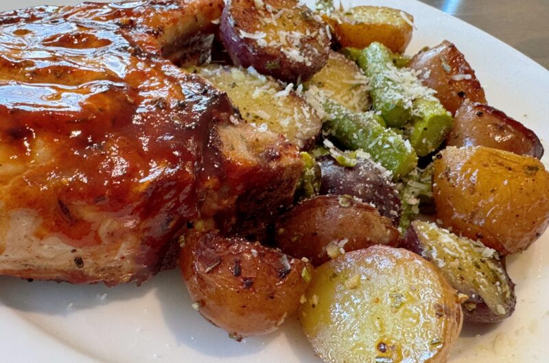 Garlic Potatoes with Asparagus Foil Packet